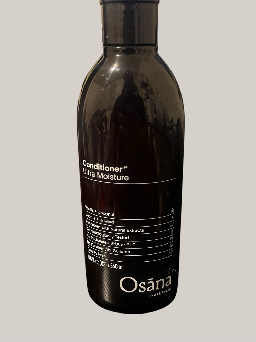 Ultra Moisture Conditioner – Black Bottle (Vanilla + Coconut)
